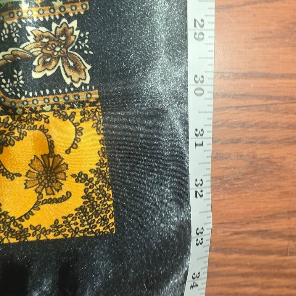 Women's Classic Printed Large Square Scarf Summer Head Hair Scarves 35"x35" - Picture 2 of 2
